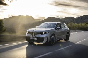 The new BMW iX3 50 xDrive, Space Silver (12/2025)